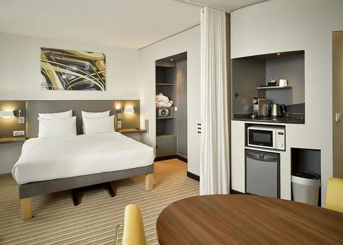 B&B Hotel Velizy Est